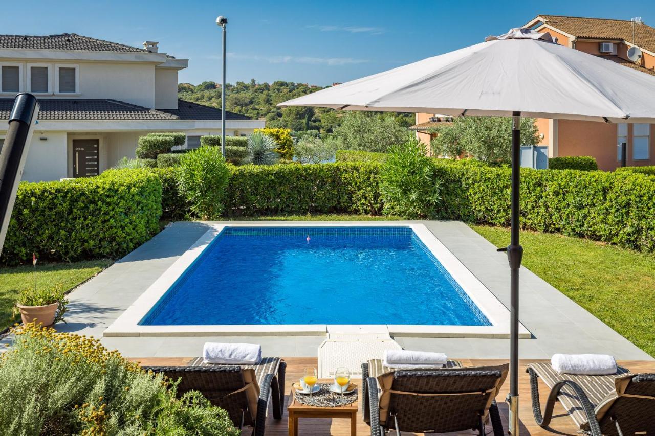 Lovely Istrian Apartment With A Private Swimming Pool And A Charming Garden Баньоле Екстер'єр фото
